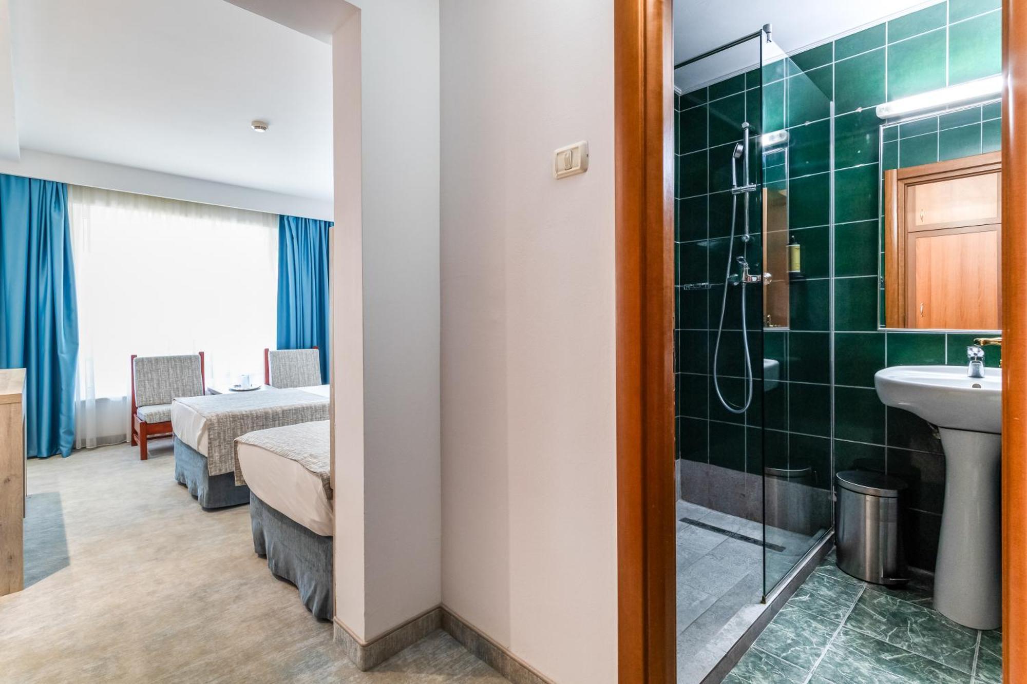 Condor 4*